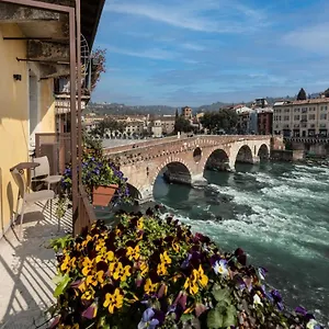 https://la-bella-verona-ugolini-luxury-apartments.hotelinveneto.com