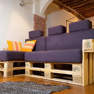 https://la-romantica-appartamento-centro-storico-lucca.it-tuscanyhotel.com
